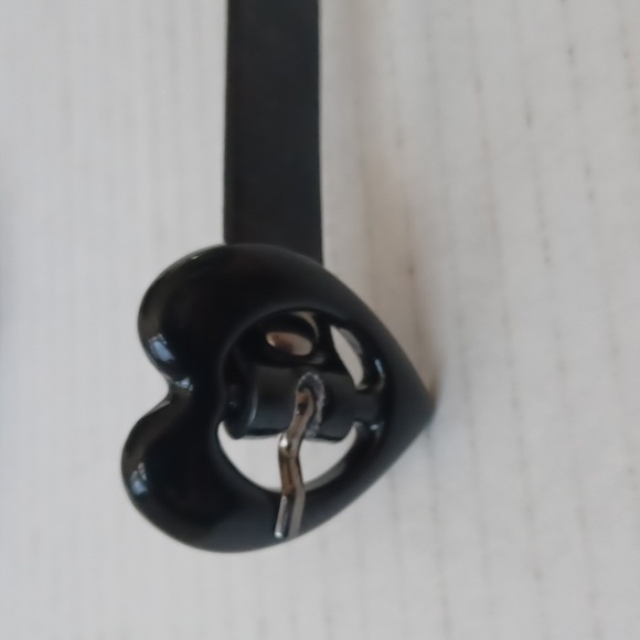 $4 Add-on Thin Black Heart Buckle Belt - Youth Size (14) - Picture 3 of 6